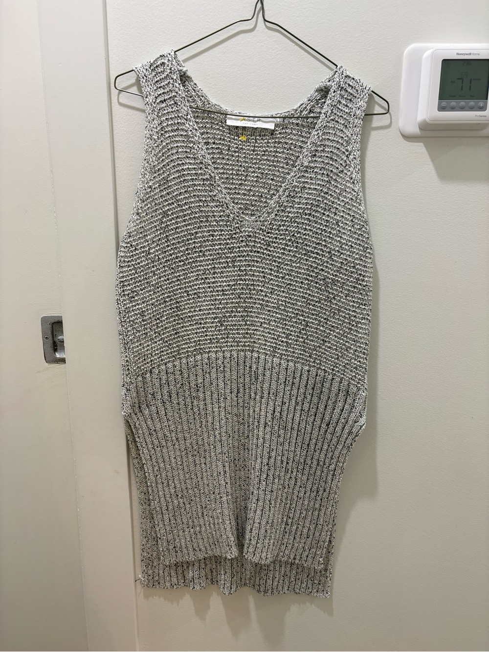ASTR | Gray V-Neck Sleeveless Knit Tunic with Side Slits